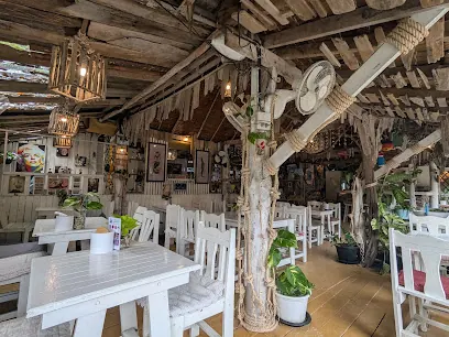 Oasis Bar & Restaurant, a top restaurant on Phi Phi Island