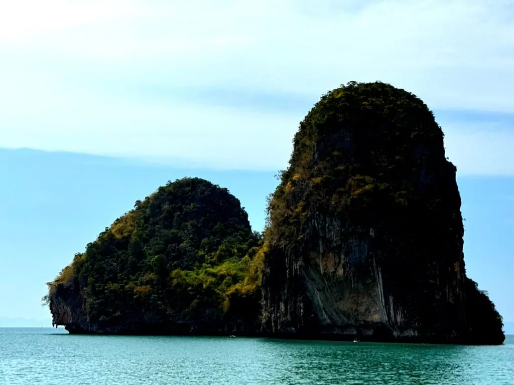 Maya Bay Sunrise Tour from Phi Phi with Breakfast — longtail boat and island scenery near Ko Phi Phi Leh (photo 3)