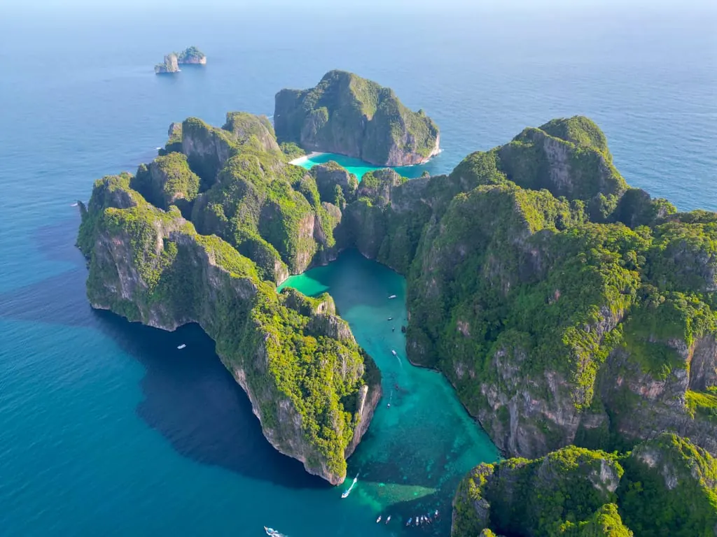 Phi Phi Private Longtail: Maya Bay, Pileh Lagoon & Snorkel — snorkelling and clear Andaman Sea on the tour (photo 2)